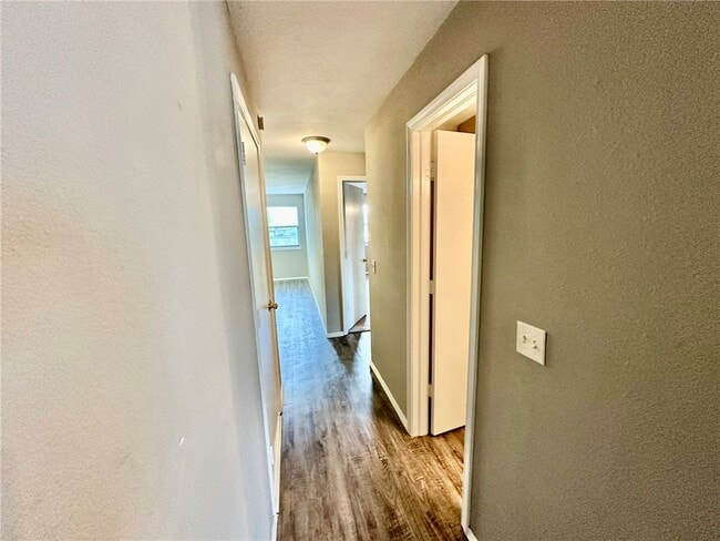 Photo - 2437 W Gum St