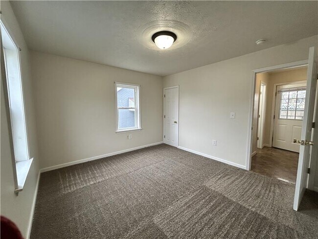 Photo - 128 S 13th St