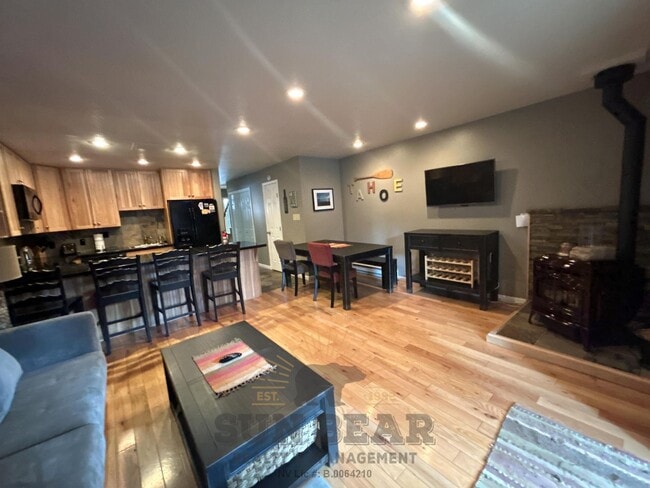 Photo - 3 Bedroom - Great Location!