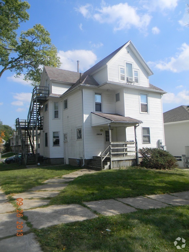 Building Photo - 2604 Olive St Rental