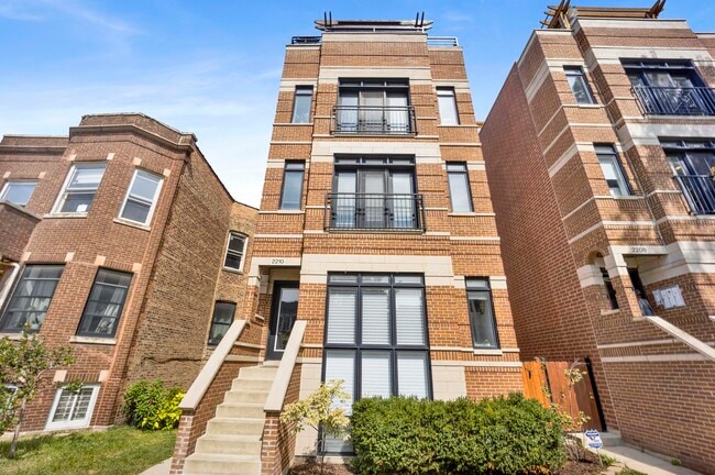 Building Photo - 2210 W Addison St Rental
