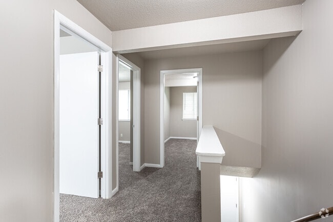 Photo - Pin Oak Apartments 925 Brookside