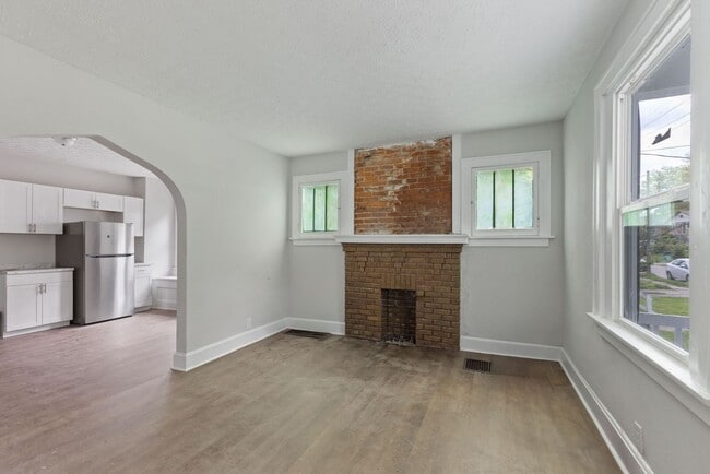 Photo - PRICE HILL - Stunning 4 bed 2 bath on quiet cul de sac street