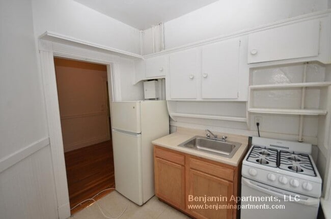 Photo - 1350 Comm.Ave. Unit 8 Unidad 8