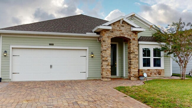 Building Photo - "Spacious 5-Bedroom Retreat in Jacksonville - 2,623 Sq Ft of Comfort!"