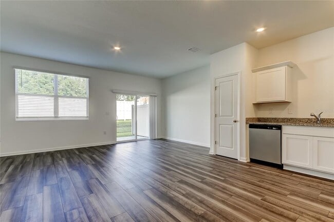 Photo - 11925 Sylvia St