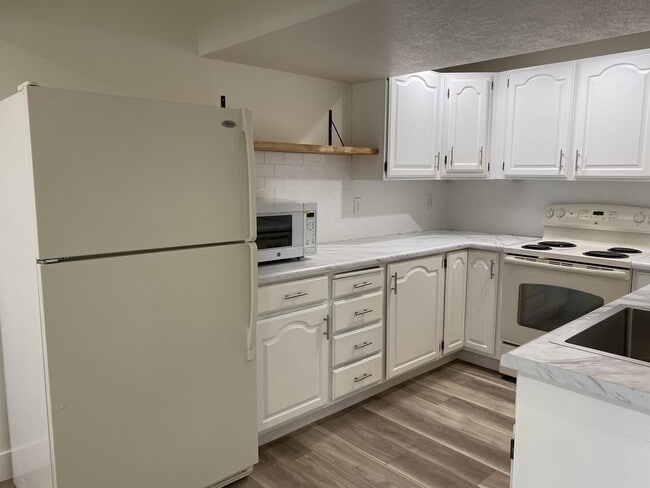 Photo - 18 N 1540 E St