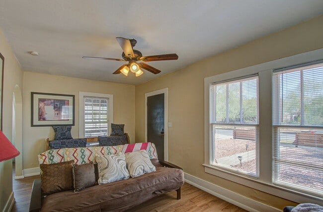 Photo - 322 N 12th St