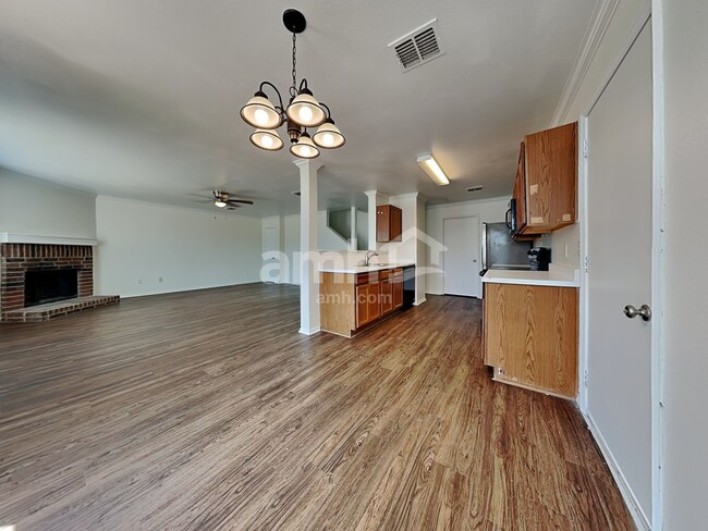 2804 Lake Vista Dr