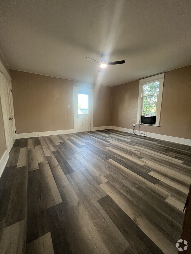 Building Photo - 205 S Walters St Unit 4 Rental
