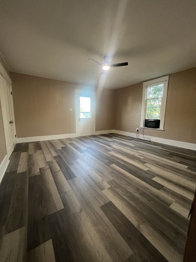 Building Photo - 205 S Walters St Unit 4 Rental