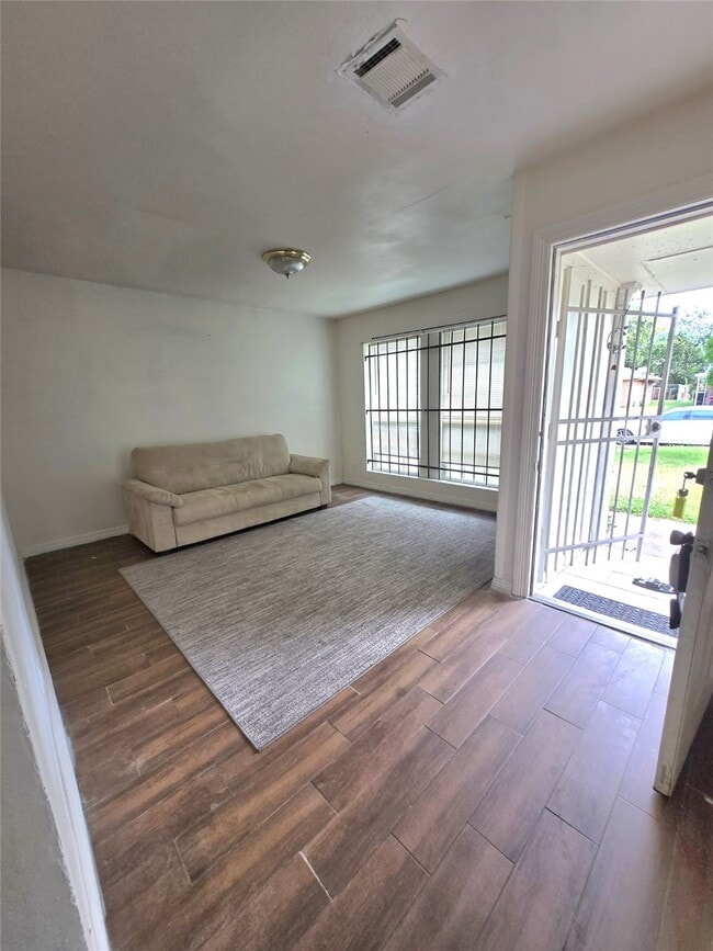 Photo - 5530 Elm Spring Dr