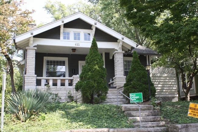 Building Photo - 611 S Park Ave