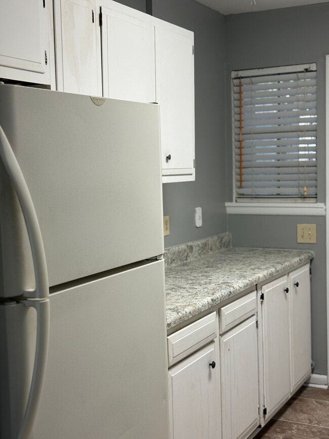 Photo - 3bed/1.5 Bath Duplex Astoria Park Unit 2446 Atlas Rd