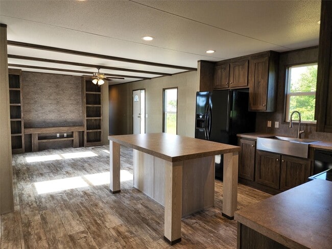 Photo - 415 County Rd 3560