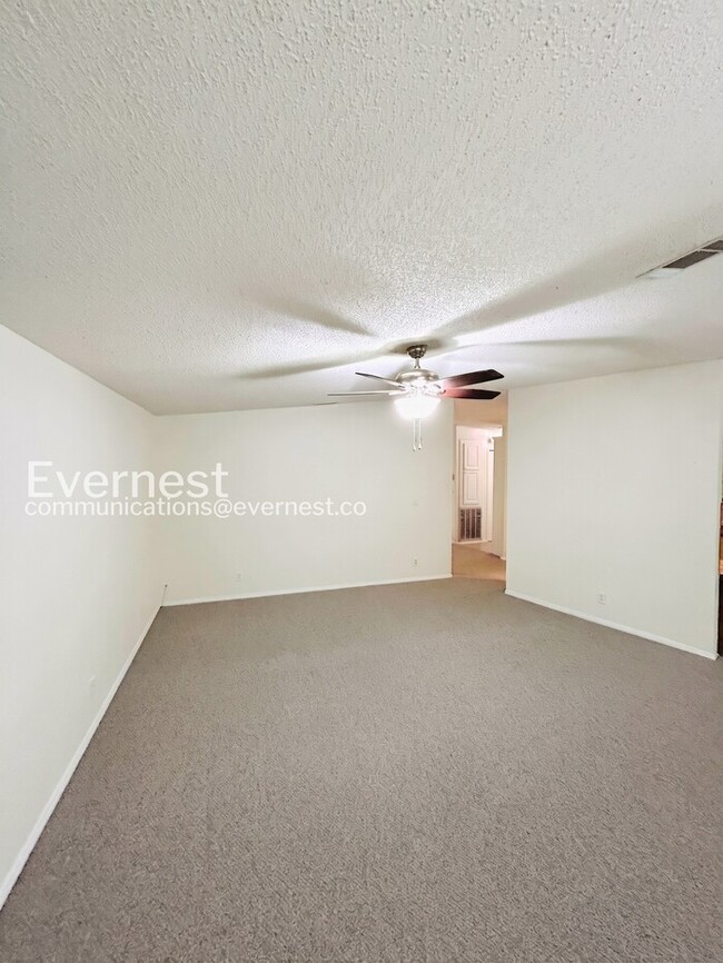 Photo - 16028 Psenka St