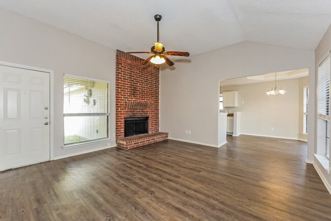 Photo - 2605 Hartford Ln