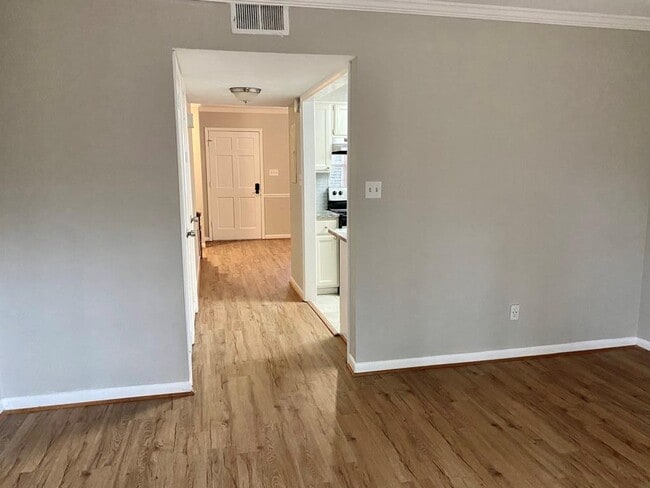 Photo - 3107 Reeves St SE
