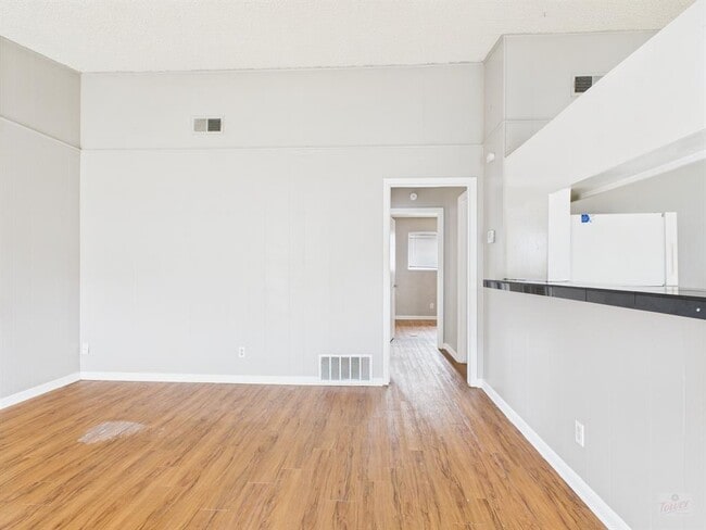 Photo - 616 W 51st St