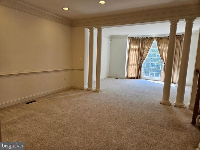 Photo - 25860 Commons Square