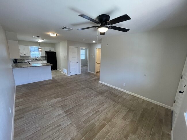 Photo - 3005 E Price St