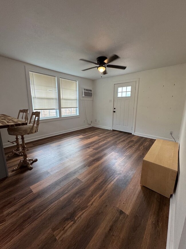 Photo - Cute 1/1 Apartment Near Downtown Bryan!