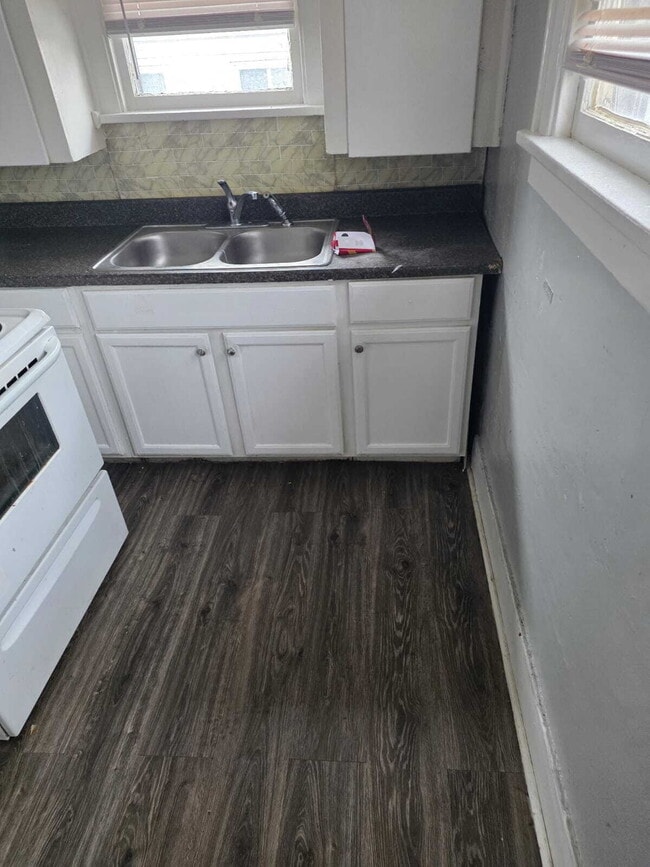 Photo - 2-Bedroom Gem on Barrie Avenue – Perfectly Quaint Living in Flint!