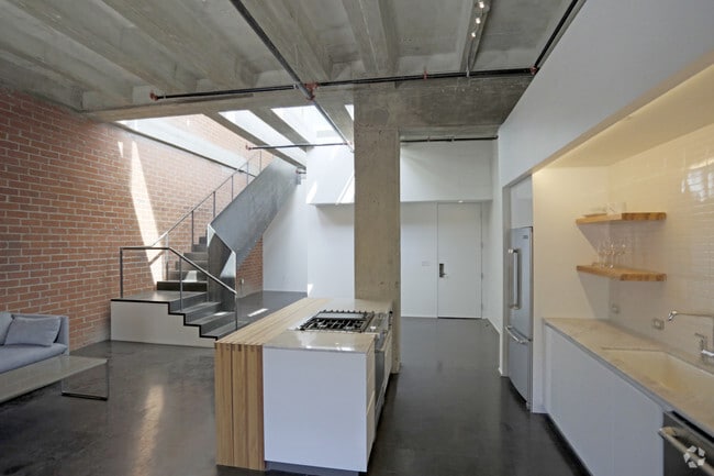 Penthouse 1,297 SF