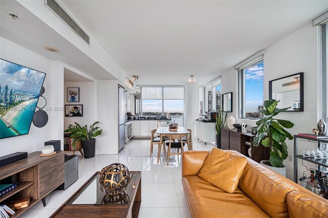 Photo - 92 SW 3rd St Unidad 2710