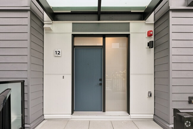 3BR, 2.5BA - 1,296SF - Front Entrance