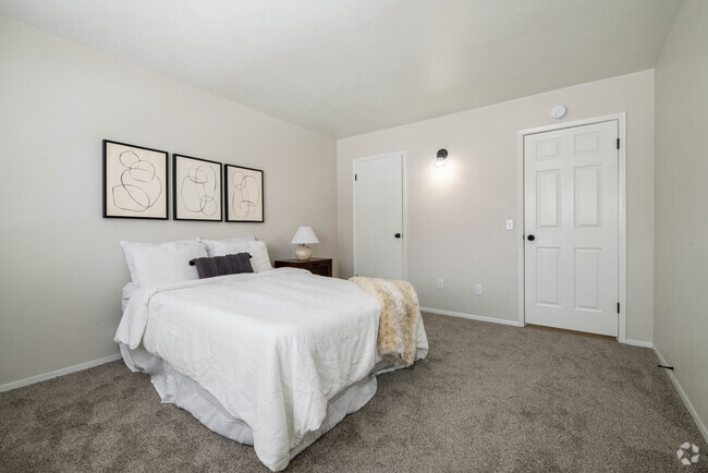 1BR, 1BA - 695SF - The Hendrix Apartments