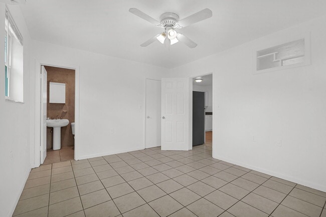 Photo - 558 NW 90th St
