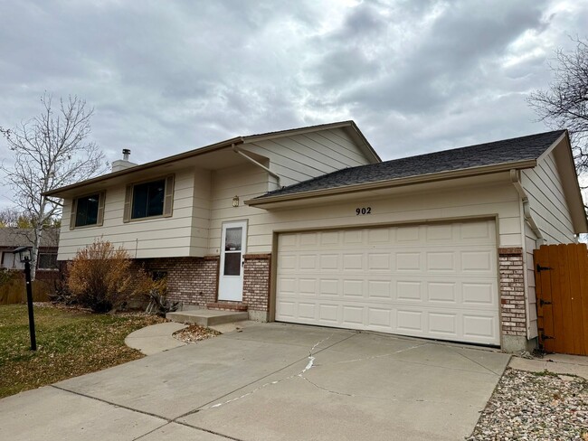 Photo - Large 4 Bedroom/2 Bath Bi-Level Home with attached 2 Car Garage in North Loveland