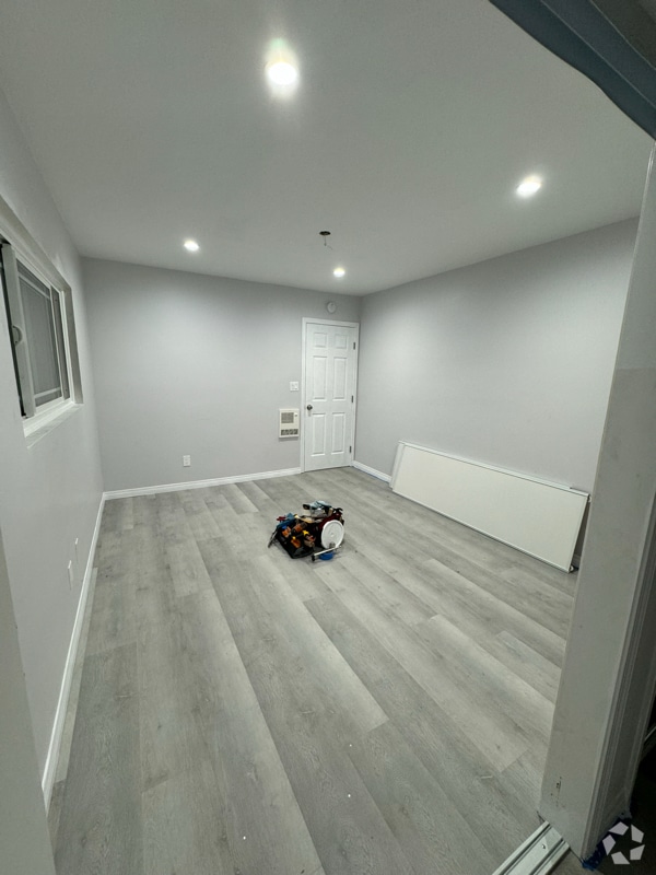 Building Photo - 912 E Artesia Blvd Rental