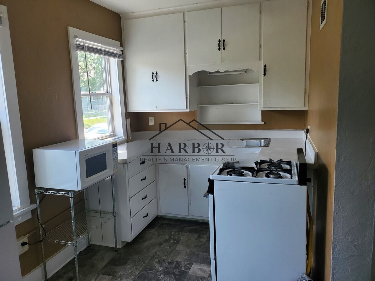 Photo - 322 6th St SE Apartment Unit 2