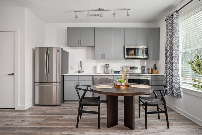 Photo - 542 Boulevard NE Unit ID1299401P