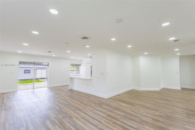 Photo - 30 NW 159th St