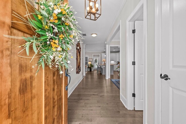 Photo - 1021 Saddlers Way