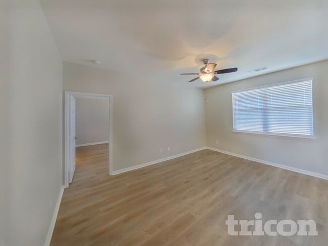 Photo - 825 Hawthorne Rd