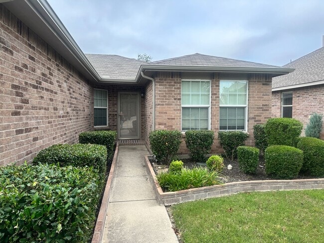 Building Photo - Cute single family home in Lake Point Community