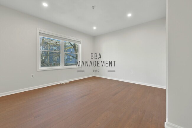 Photo - 289 Market St