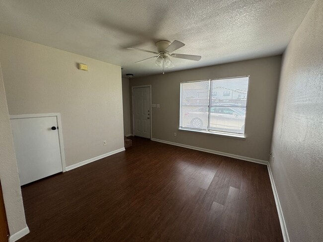 Photo - 1210 Monroe Loop Unidad Apt A