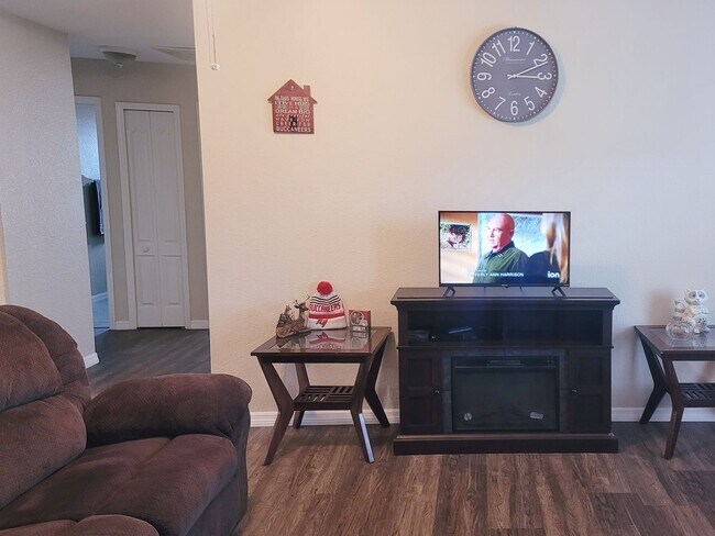 Photo - 3 bedroom, 2 bath rental in the Royal High...