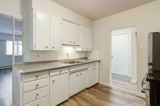 Photo - Peyto Apartments