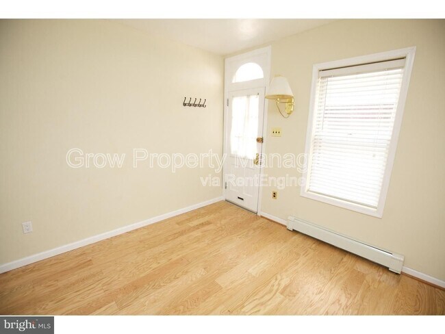 Photo - 2416 Manning St