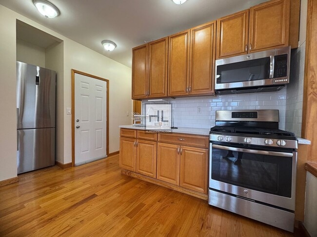 Fully Renovated 1-Bedroom Apartment in the... - Fully Renovated 1-Bedroom Apartment in the... Unit 2 F