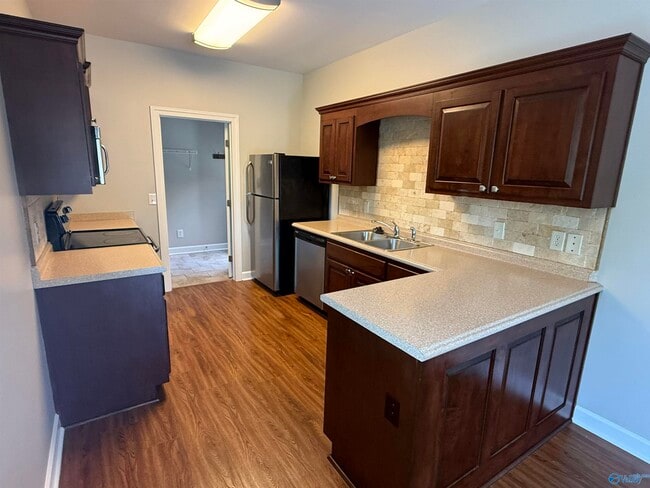 Photo - 468 Wade Rd SE