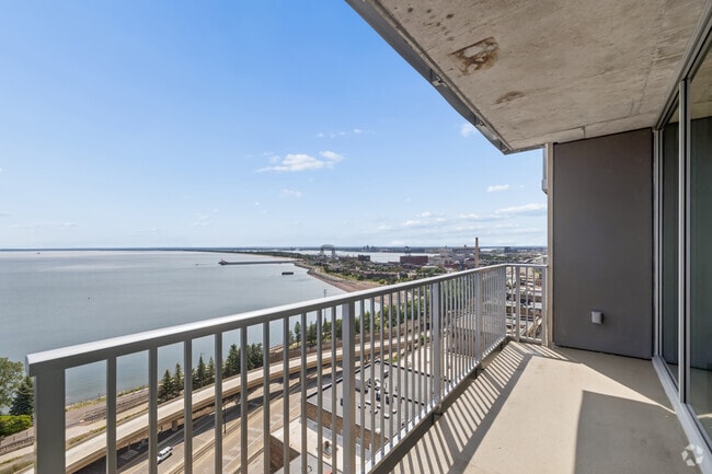 2BR, 2BA - 1,771SF - Balcony