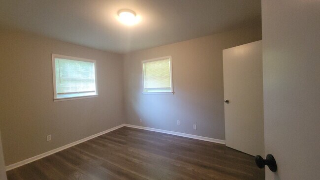 " 2-Bedroom Retreat in Huntsville – Cozy 803 Sq Ft Haven on Foster Ave!"