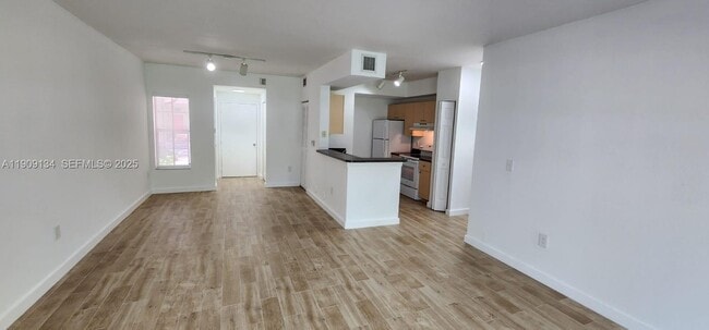 Photo - 2403 Centergate Dr Unidad 104